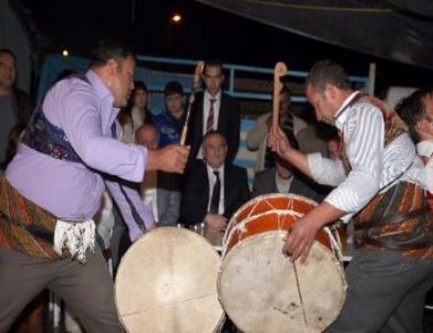 Bolu Belediye Başkanı Yılmaz, Roman Düğününe Katıldı