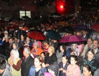 Payas’ta İlçe Olma Sevinci Yağmur Altında Kutlandı