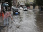 İLGİNÇ GÖRÜNTÜ - 10 Dakika Yağmur Yağdı, Yollar Göle Döndü