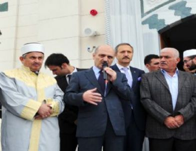 Bakan Bayraktar İstanbul’da Hz. Osman Camii’nin Açılışını Yaptı
