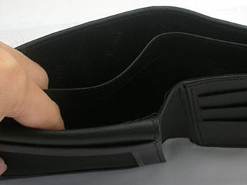 Cüzdanından cinsel organ çıktı