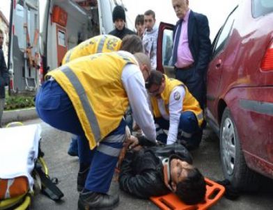 İstinat Duvarına Çarpan Jip Yanarken, Kazaya Bakan Başka Bir Sürücü De Kaza Yaptı