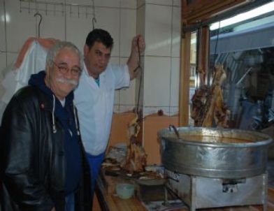 Levent Kırca Tire’nin Kuyu Kebabına Bayıldı