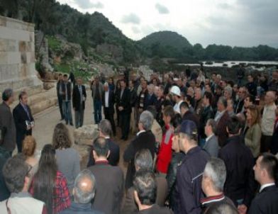 Bakan Günay, Andriake Onurlandırma Anıtlarını Açtı