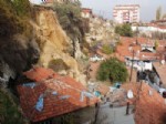 TAŞ OCAĞI - Başkent'te Heyelan: 2 Yaralı