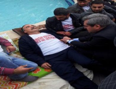 Grevde Bayılan Esnafa İlk Müdahaleyi Milletvekili Yaptı