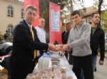 ORHAN ÖZCÜ - Başkan Özcü Aşure Dağıttı
