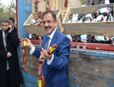 Kılıçdaroğlu’ndan Kazandığı Parayla Sucuk Dağıttı