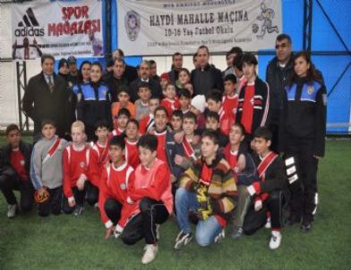 Milli Futbolcu Emre Aşık Muş’ta