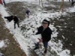 Tufanbeyli'de Kar, Çocukları Sevindirdi