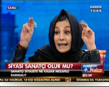 Esra Elönü'yle Bedri Baykam'ın kavgası ekranları sarstı