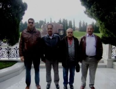 İğdır Üniversitesi Heyetinden Aliyev’in Anıt Mezarına Ziyaret