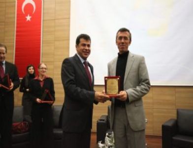 Missouri Kansas City Hukuk Fakültesi Öğretim Üyesi Doç Dr. Rana Lehnardt: