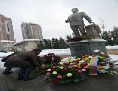 Aliyev, Kiev’de Anıldı