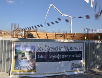 Başbakan’dan Dev Öğrencilere Telgraf