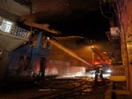 Beyoğlu'nda Yangın: Ahşap Bina Alevlere Teslim Oldu