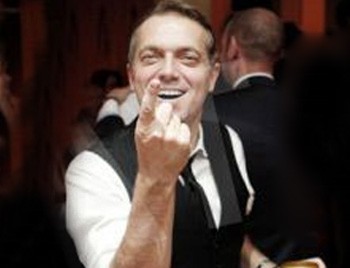 Cem Uzan neden yakalanamıyor?