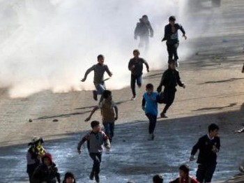 Terörist cenazesinde olaylar çıktı