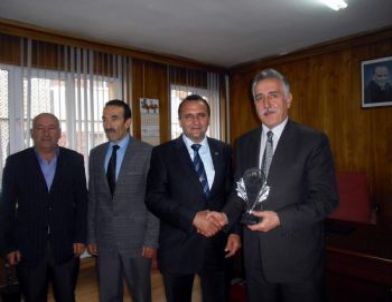 Deliilyas Belediye Başkanı Akbulut’tan, İşkur İl Müdürü Soysal’a Plaket