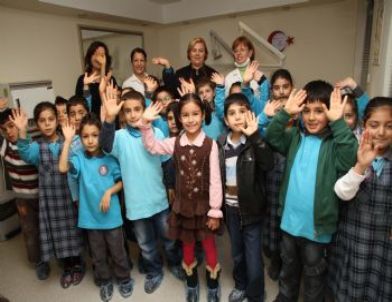 Karşıyaka Belediyesi’nden Çocuklara Diş Sağlığı Hizmeti