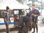 ÇAVUŞKÖY - Polisten Kaçıp Çaya Atlayan Şüpheli Hala Aranıyor