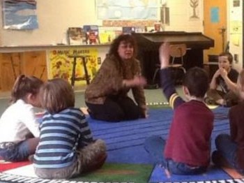 Kahraman öğretmen 20 çocuğu kurtardı