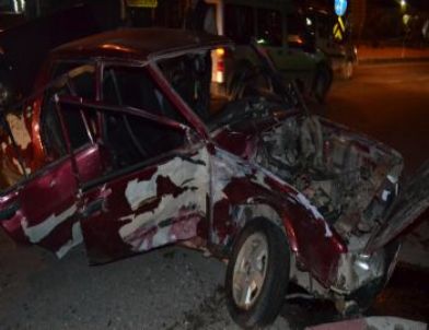 Turgutlu'da Trafik Kazası: 3 Yaralı