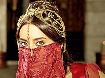 Cansu Dere 'Firar' Etti!