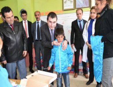 Hilvan Kaymakamı Sezer Öğrencilerin Sevinçlerine Ortak Oldu