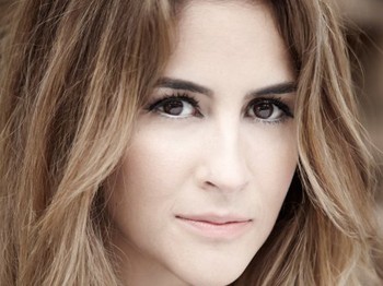 Rihanna'ya Rakip Aynur