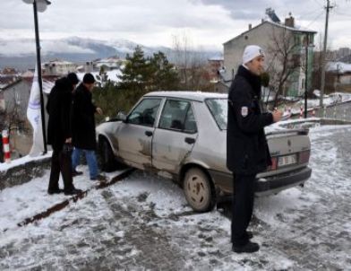 Kızını Okula Götürken Kaza Yaptı