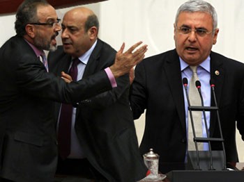 BDP'li Sakık'tan AK Parti'li Metiner'e: Sen adisin!!!