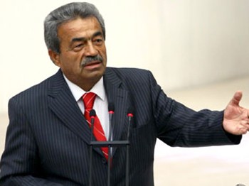 Tunceli'de Baraj Yürüyüşünde Kamer Genç'e Tepki