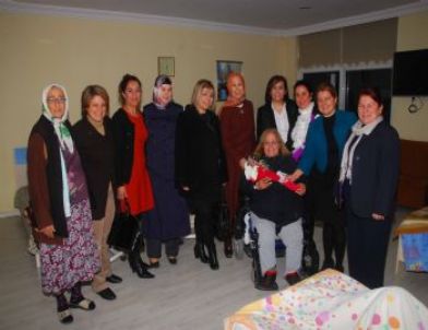 Agid Kadın Komisyonu Huzurevini Ziyaret Etti