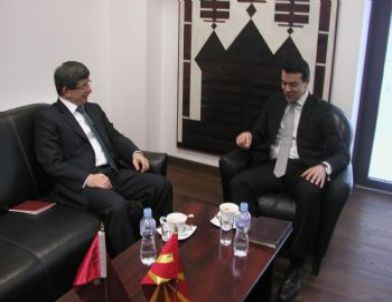 Davutoğlu Makedonya Temaslarında Konuştu