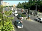ÇARPMA ANI - Eskişehir'deki Trafik Kazaları Mobese'de
