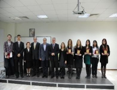 Genç Sanatçılar Ödüllendirildi