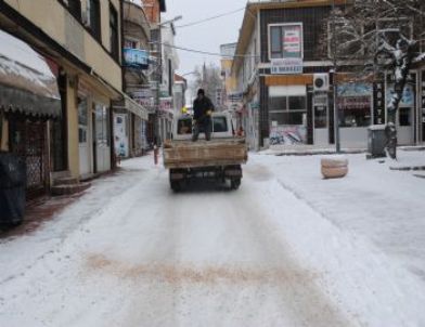 Tavşanlı Belediyesi'dan Kar Temizleme Çalışması