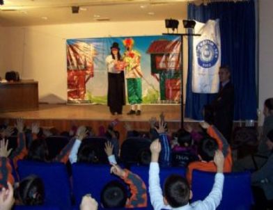 Türk Eğitim Sen’den Çocuklara Tiyatro Şöleni
