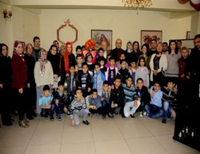 AK Parti Karaman Kadın Kollarından Kimsesiz Çocuklara Yemek