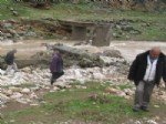 ALTıNPıNAR - Araban’da Sel Suları Köprü Yıktı