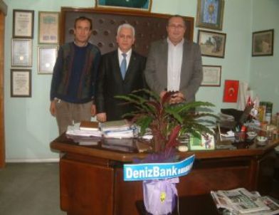 Banka Müdüründen Çiçekli Kutlama