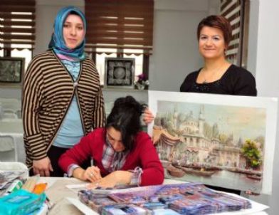 Binlerce Kişi Meslek Sahibi Oluyor