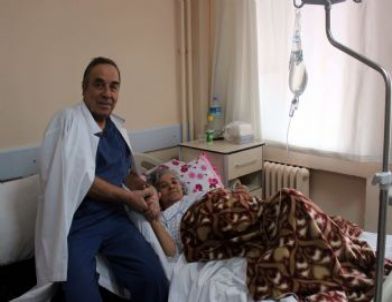 Kanser Hastasından İnsan Kafası Büyüklüğünde Tümör Çıktı