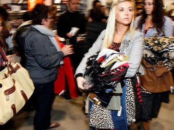 Mutluluğu alışverişte arıyorlar