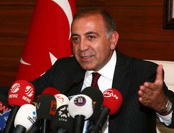 'Nankör köpekler' tweetine ihraç yolu!