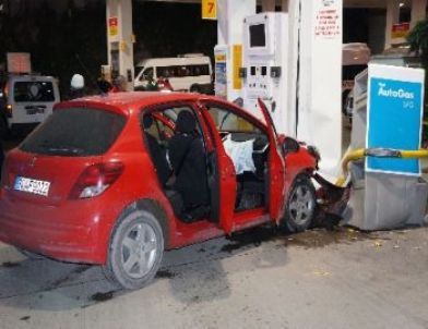 Otomobil Benzin İstasyonuna Girdi, Facianın Eşiğinden Dönüldü