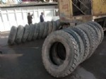 KARABORSA - Adana’da Kaçak 228 Kış Lastiği Ele Geçirildi