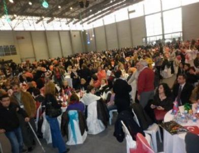 Chp, İzmir'de Yeni Yılı Engellilerle Erken Kutladı