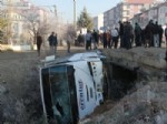 İşçi Minibüsü Dereye Uçtu: 5 Yaralı